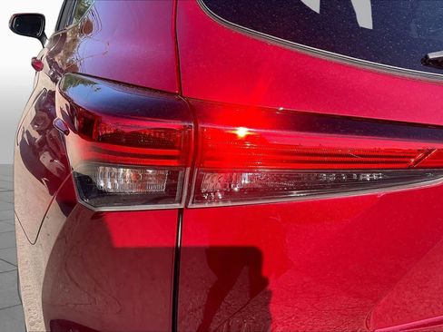 Used 2022 Toyota Highlander LE FWD image 26
