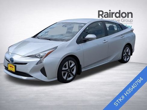 Used 2017 Toyota Prius Two FWD image 3