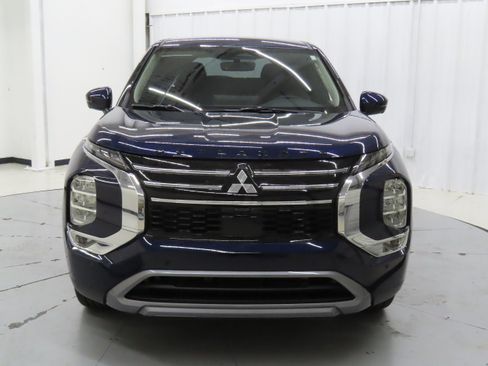 New 2025 Mitsubishi Outlander SE image 8