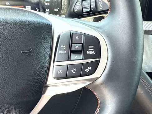 Certified 2025 Ford Explorer Active RWD image 30