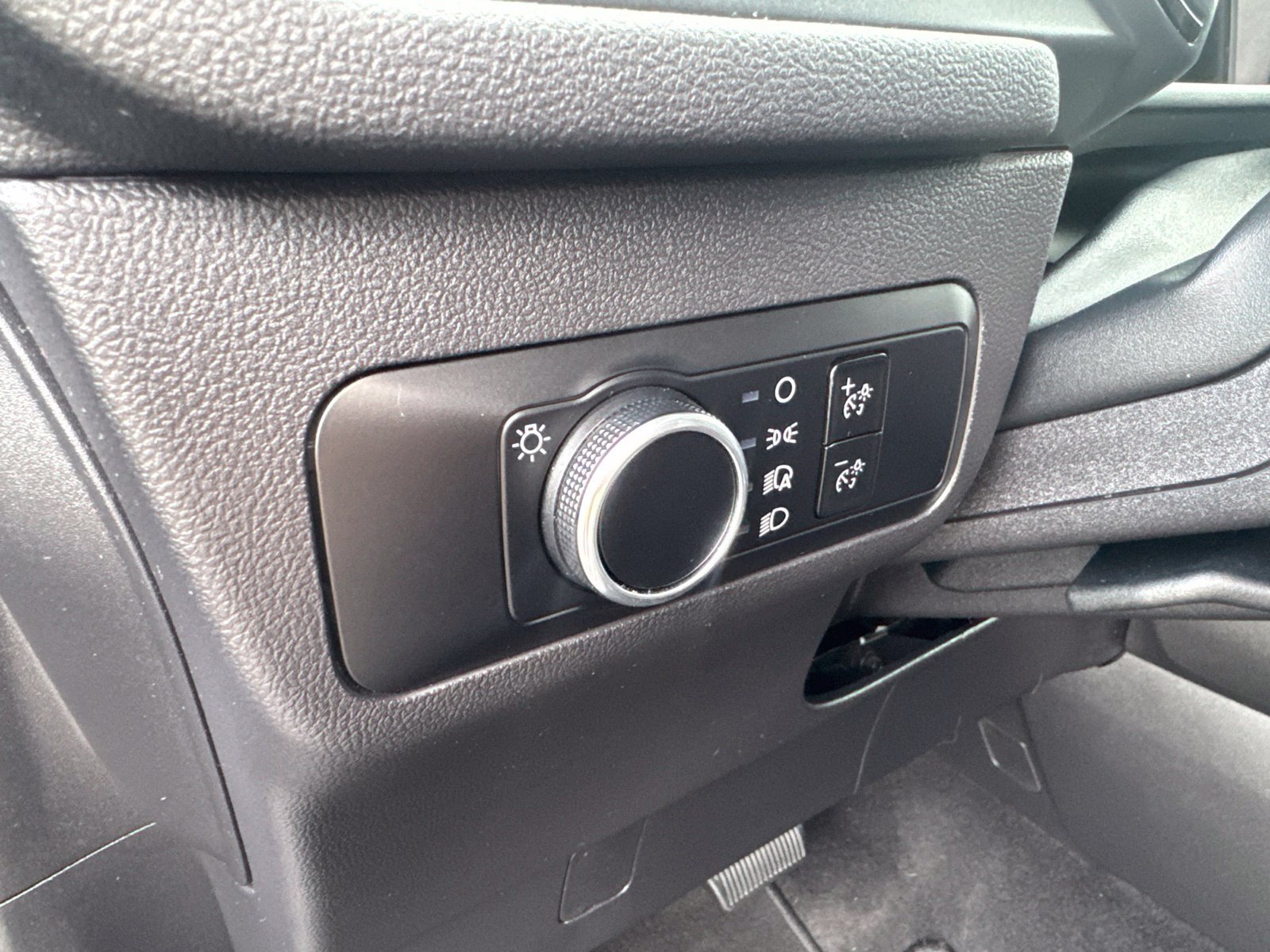 Used 2025 Ford Escape ST-Line FWD image 18