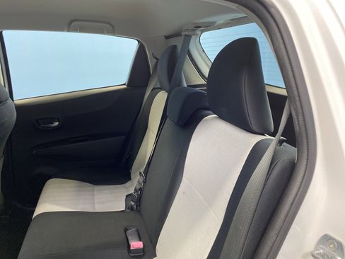 Used 2012 Toyota Yaris 4-Door Hatchback image 20