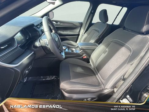 Used 2025 Jeep Grand Cherokee Laredo X w/ Luxury Tech Group I image 14