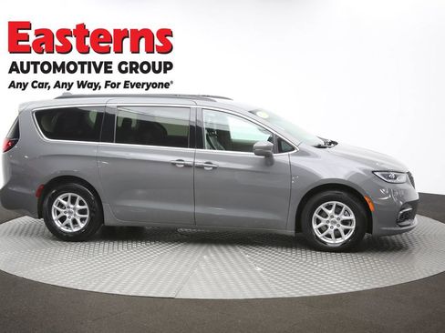 Used 2022 Chrysler Pacifica Touring-L image 47