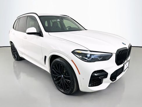 Used 2022 BMW X5 xDrive40i w/ M Sport Package AWD/4WD image 3