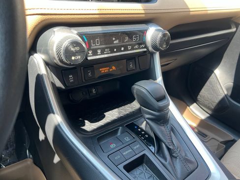 Used 2019 Toyota RAV4 XLE w/ Convenience Package FWD image 32