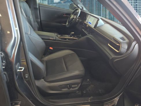 Used 2024 Toyota Crown AWD/4WD image 37