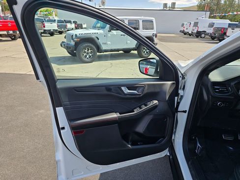 Used 2023 Ford Escape ST-Line Select image 20