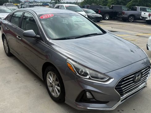 Used 2019 Hyundai Sonata SE FWD image 2