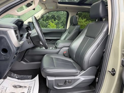 Used 2024 Ford Expedition XLT AWD/4WD image 12