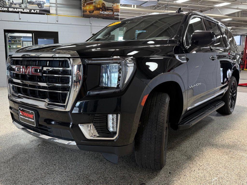 Used 2023 GMC Yukon SLT w/ SLT Premium Package AWD/4WD image 3