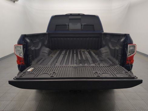 Used 2018 Nissan Titan SV image 29
