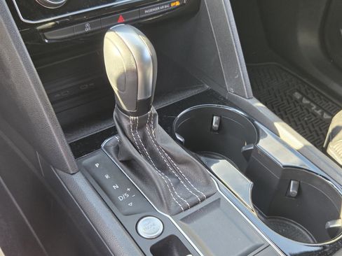 Used 2023 Volkswagen Atlas Cross Sport SE image 16