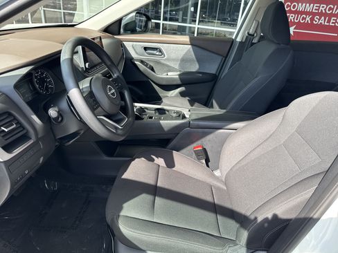 Used 2023 Nissan Rogue S AWD/4WD image 15