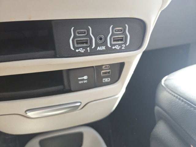 Used 2022 Chrysler Pacifica Touring-L FWD image 14