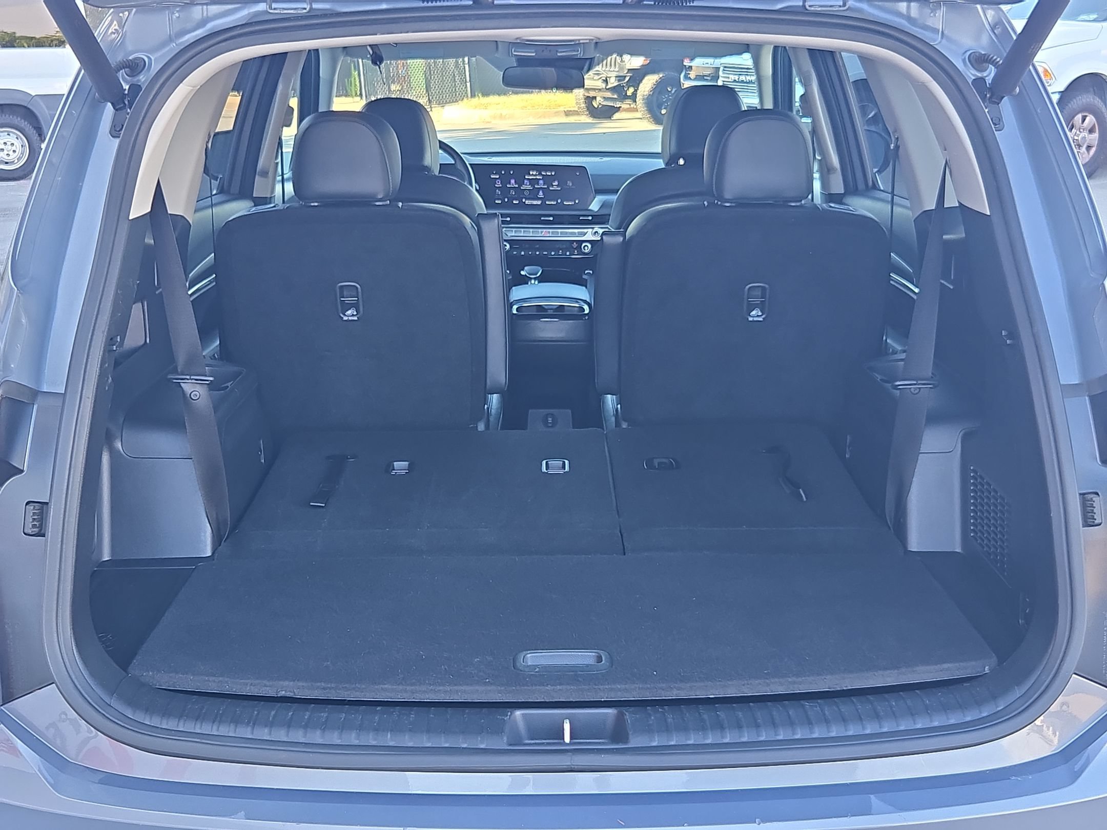 Used 2025 Kia Telluride S FWD image 18
