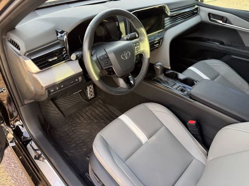 Used 2025 Toyota Camry SE w/ Convenience Package FWD image 16