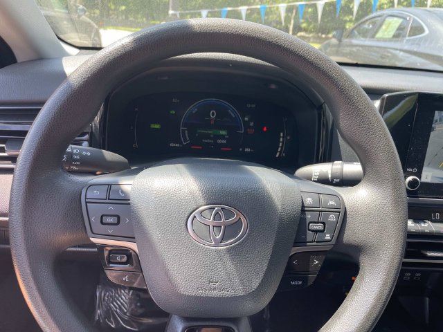Used 2025 Toyota Camry LE FWD image 28