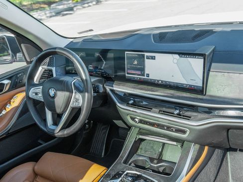 Used 2024 BMW X7 xDrive40i image 34