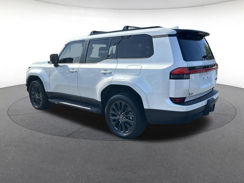 Used 2024 Lexus GX 550 w/ Cold Area Package AWD/4WD image 3