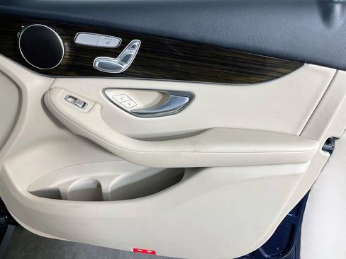 Used 2021 Mercedes-Benz GLC 300 w/ Premium Package image 37