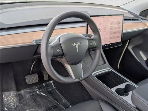 Used 2023 Tesla Model Y Long Range image 10