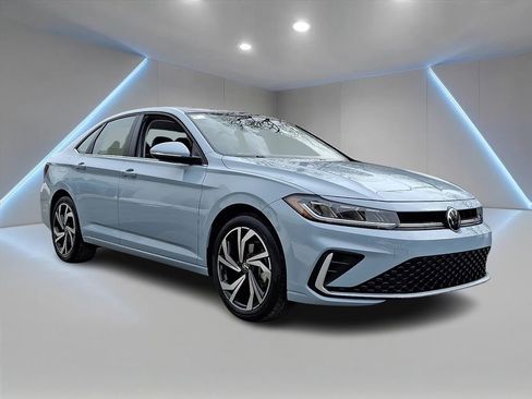 Certified 2025 Volkswagen Jetta SEL image 3