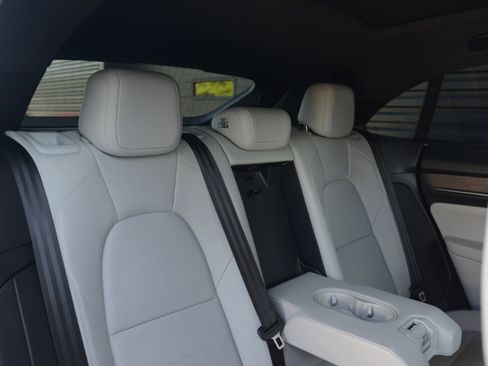 Certified 2025 Porsche Macan 4S Electric AWD/4WD image 34