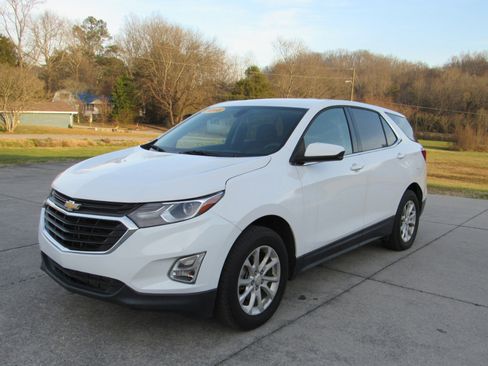 Used 2018 Chevrolet Equinox LT image 3
