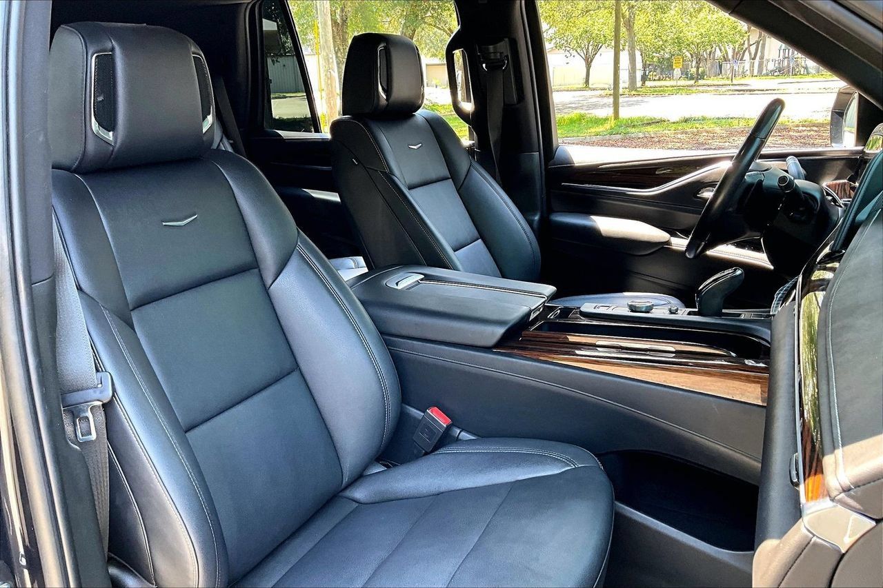Used 2022 Cadillac Escalade Luxury RWD image 30