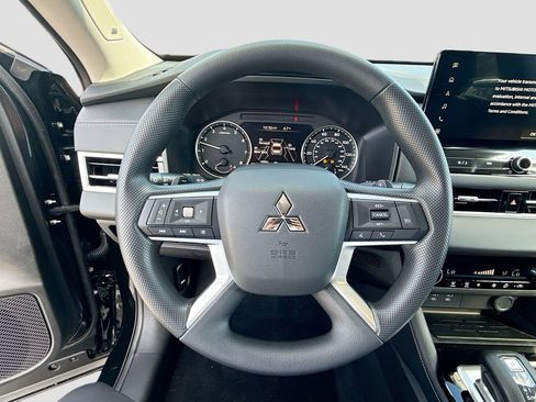 New 2026 Mitsubishi Outlander ES FWD image 11