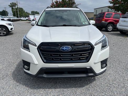 Used 2023 Subaru Forester Premium AWD/4WD image 3