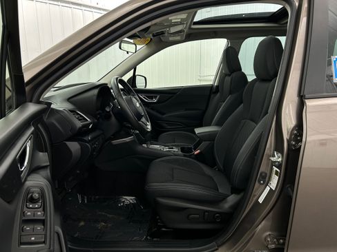 Used 2023 Subaru Forester Premium image 4