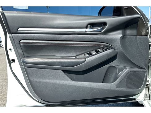 Used 2023 Nissan Altima 2.5 SR w/ SR Premium Package FWD image 11