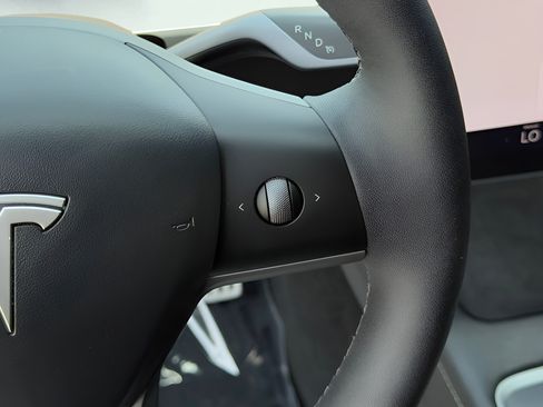 Used 2023 Tesla Model Y Performance AWD/4WD image 43