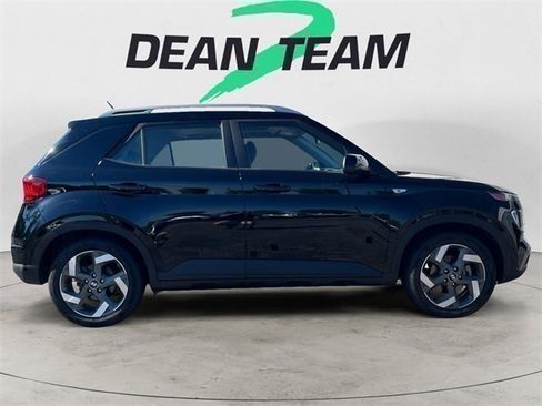Used 2024 Hyundai Venue SEL image 9