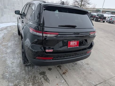 Used 2023 Jeep Grand Cherokee Altitude image 21