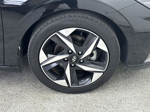 Used 2023 Hyundai Elantra Limited image 39