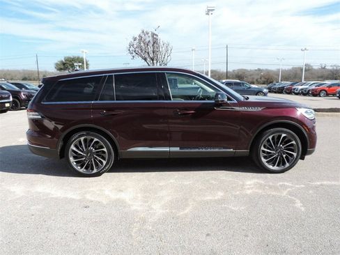 Used 2020 Lincoln Aviator Reserve w/ Equipment Group 202A image 4