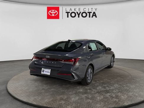 Used 2024 Hyundai Elantra SEL FWD image 9