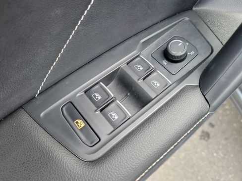 Certified 2024 Volkswagen Tiguan SE R-Line FWD image 15