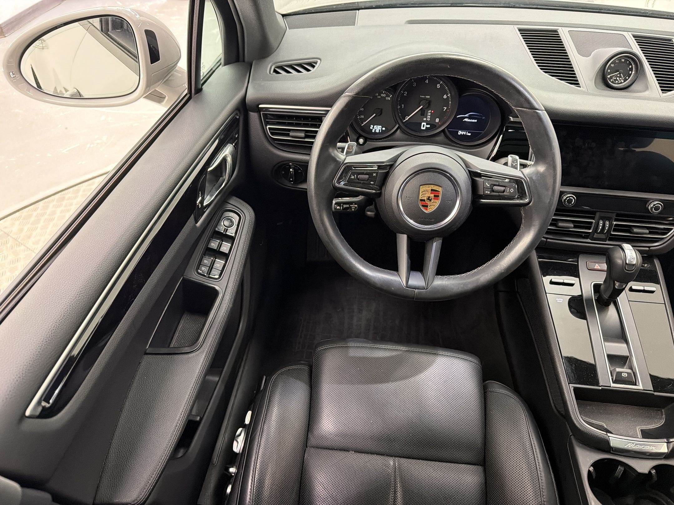 Used 2024 Porsche Macan AWD/4WD image 30