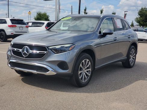 Used 2023 Mercedes-Benz GLC 300 4MATIC image 2