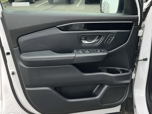 Used 2024 Honda Pilot Touring image 9