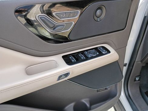 Used 2021 Lincoln Aviator Reserve image 18