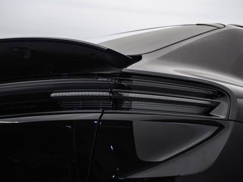 Certified 2025 Porsche Macan 4S Electric AWD/4WD image 12