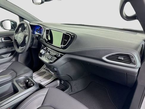 New 2026 Chrysler Pacifica Select image 28