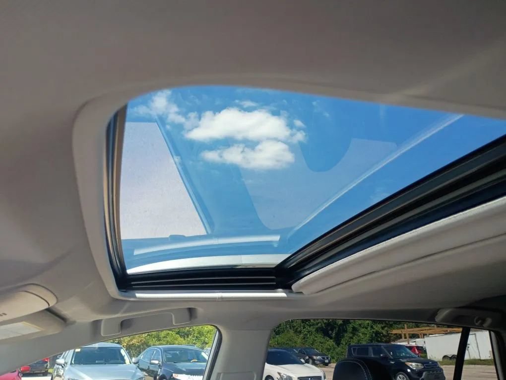 Used 2018 Toyota RAV4 Limited FWD image 16