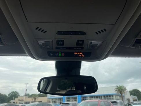 Used 2024 Chevrolet Equinox Premier FWD image 29