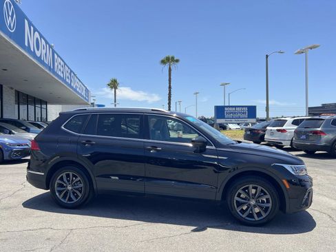 Certified 2022 Volkswagen Tiguan SE FWD image 26